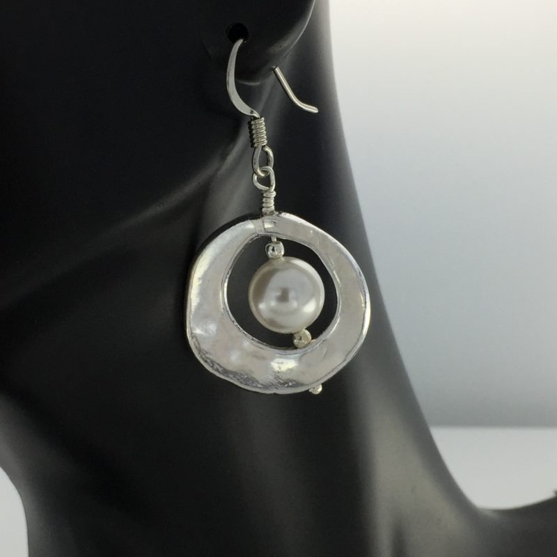 Sensitive Ears Pearl In Large Silver Frame Earrings Sensitively Pearl In Large Silver Frame Earrings Jcl050