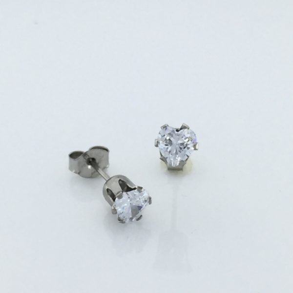 5x5mm Heart-Cut Cubic Zirconia Silver Earrings – JAZ468S