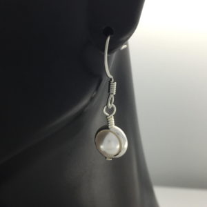 June Birthstone Drop Earrings – Pearl – JCL100