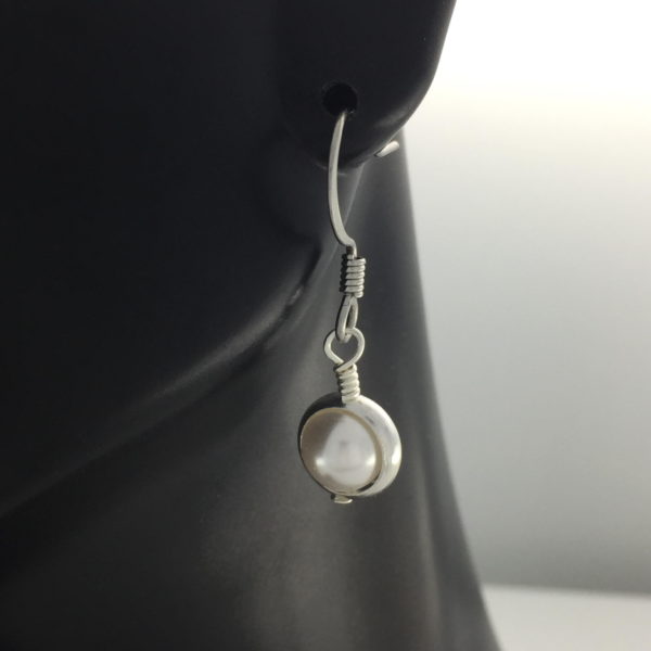 June Birthstone Drop Earrings – Pearl – JCL100