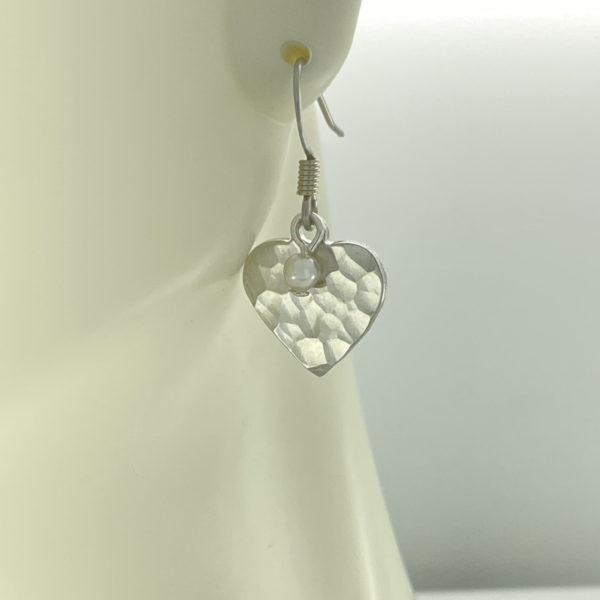 Hammered Silver Heart with Pearl Earrings – JCL158