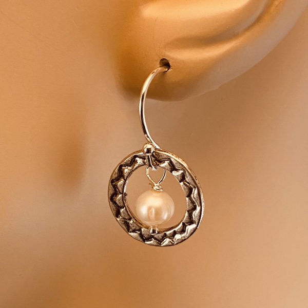 Pearl Round in Silver Ring Earrings