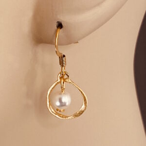 Gold Organic Frame with Pearl Earrings – JCL171