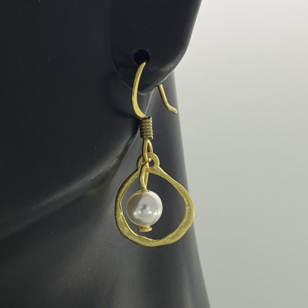 Gold Organic Frame with Pearl Earrings – JCL171