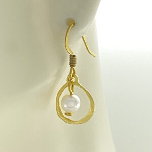Gold Organic Frame with Pearl Earrings – JCL171