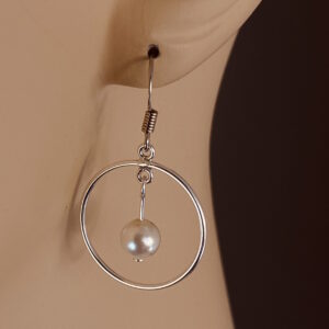 Pearl in Sterling Silver Circle Frame Earrings – JCL194