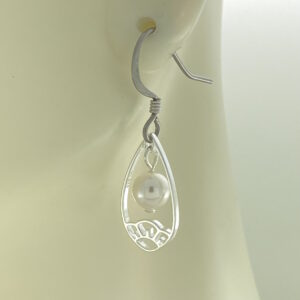 Pearl with Cherry Flower Wire Teardrop Earrings – JCL229